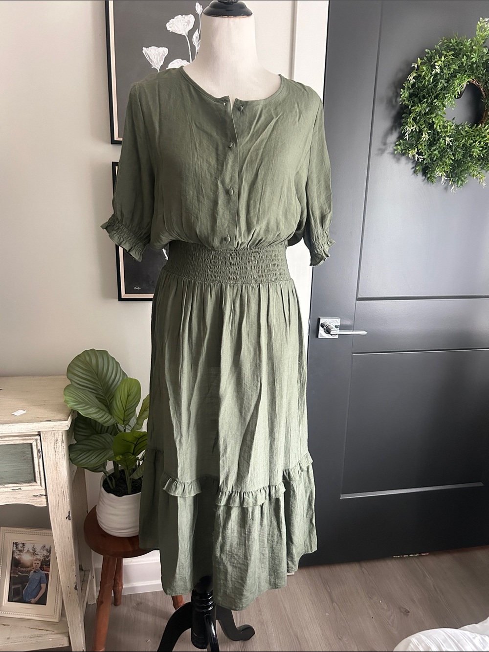 Olive green size 12 short sleeve light fall midi dress